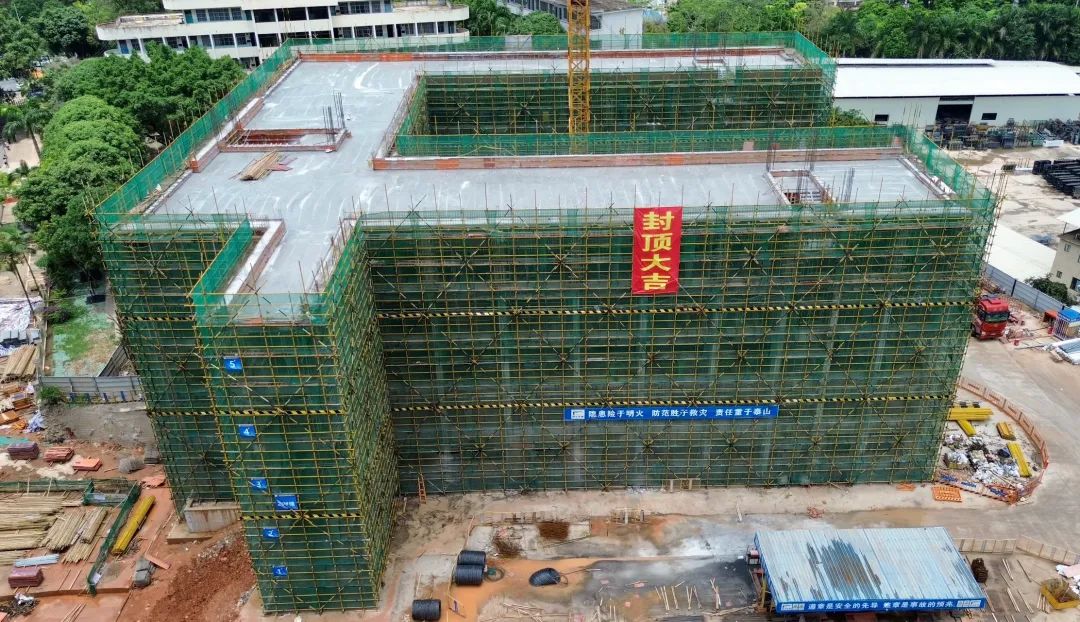 歷時(shí)73天！南寧四十三中2#教學(xué)樓主體結(jié)構(gòu)順利封頂